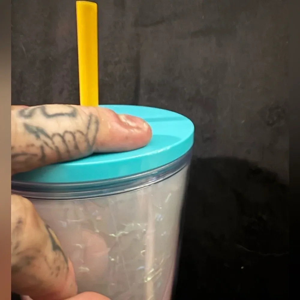 Starbucks Pastel Wave Iridescent 24 Oz Venti Tumbler *Lid damage*